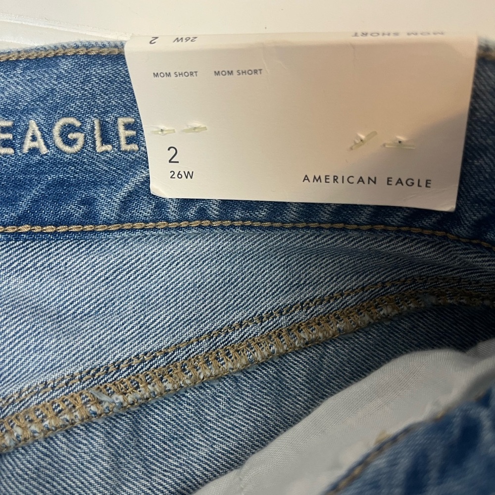 American Eagle Mom Shorts High Rise Denim Cuffed NWT Size 2 casual - Picture 4 of 6